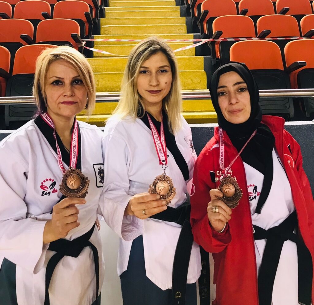 Bayrampaşa”nın Madalya avcısı 2 madalya2 -