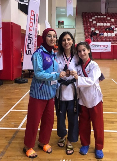 ARZU ÇAYIRDAN TÜRKİYE 3. MADALYASI 3 AR4 -