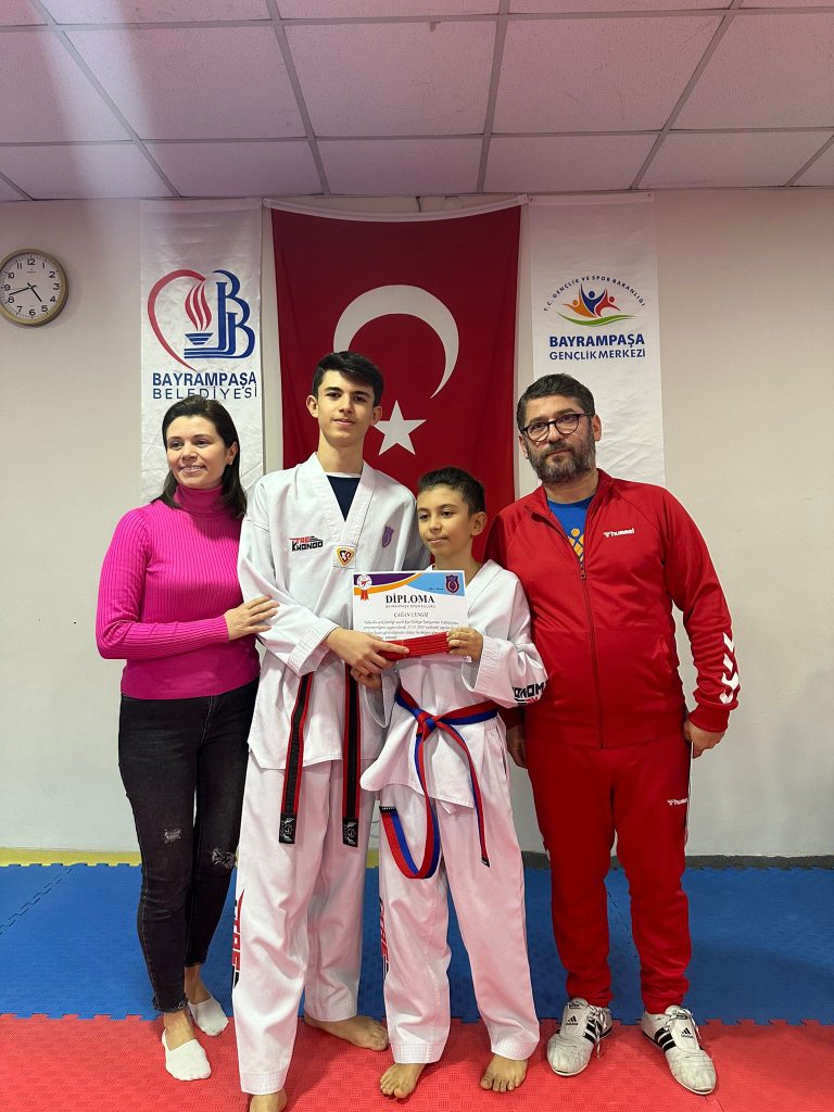 Taekwondo Kuşak Terfi sınavı yapıldı 10 WhatsApp Image 2024 01 27 at 21.38.29 1 -