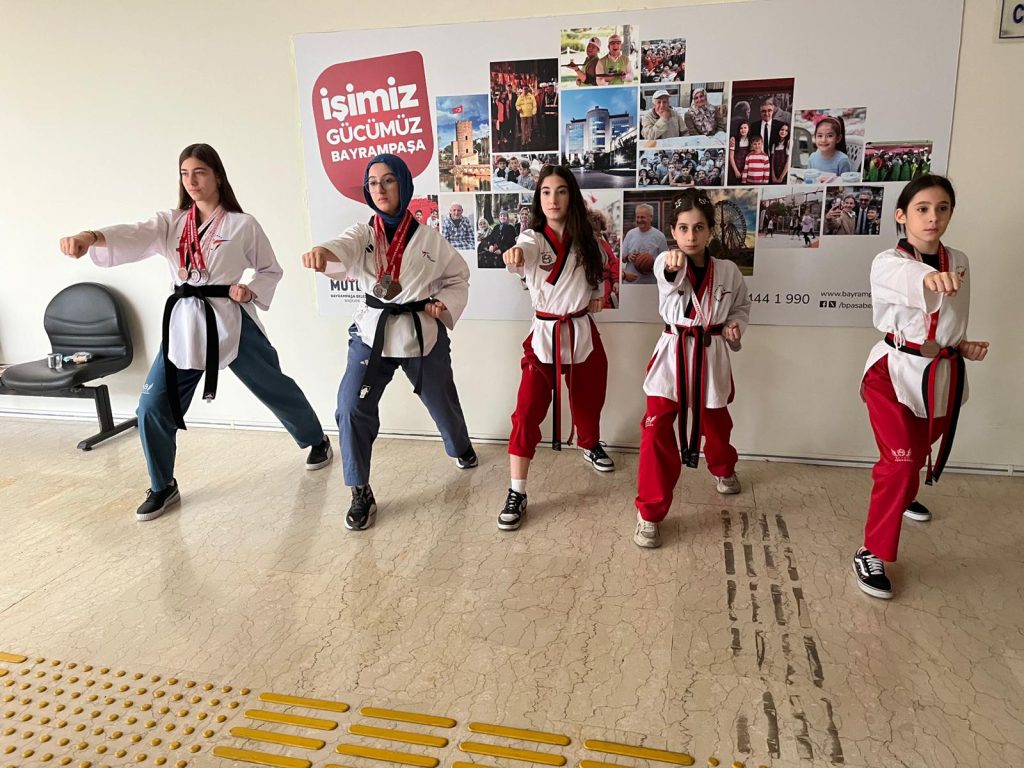 Bayrampaşa Belediye Başkan Yardımcısı Gündüz Kalkan, Türkiye ve İstanbul Şampiyonu Taekwondocuları Makamında Kabul Etti 1 WhatsApp Image 2024 11 14 at 15.46.27 1 1 -