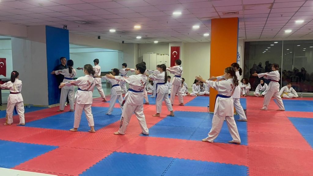 Bayrampaşa Spor Kulübü 2025 Birinci Dönem Kuşak Terfi Sınavı Gerçekleştirildi 4 WhatsApp Image 2025 01 27 at 14.28.46 2 -